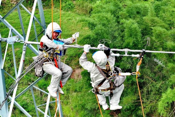 万达策略 重庆“电力人”迎接“烤”验