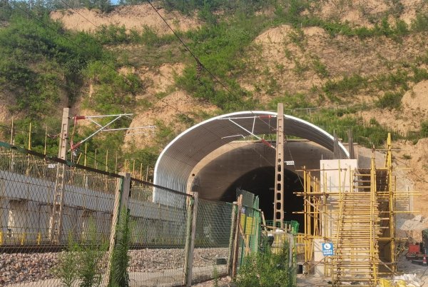 恒富配资 陇海线增设明洞项目主体结构施工迈入关键阶段